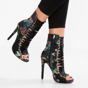 New Steve Madden Black Floral Lace-Up Heeled Boots